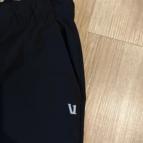 Preowned Vuori pants- Size L - Picture 4 of 8